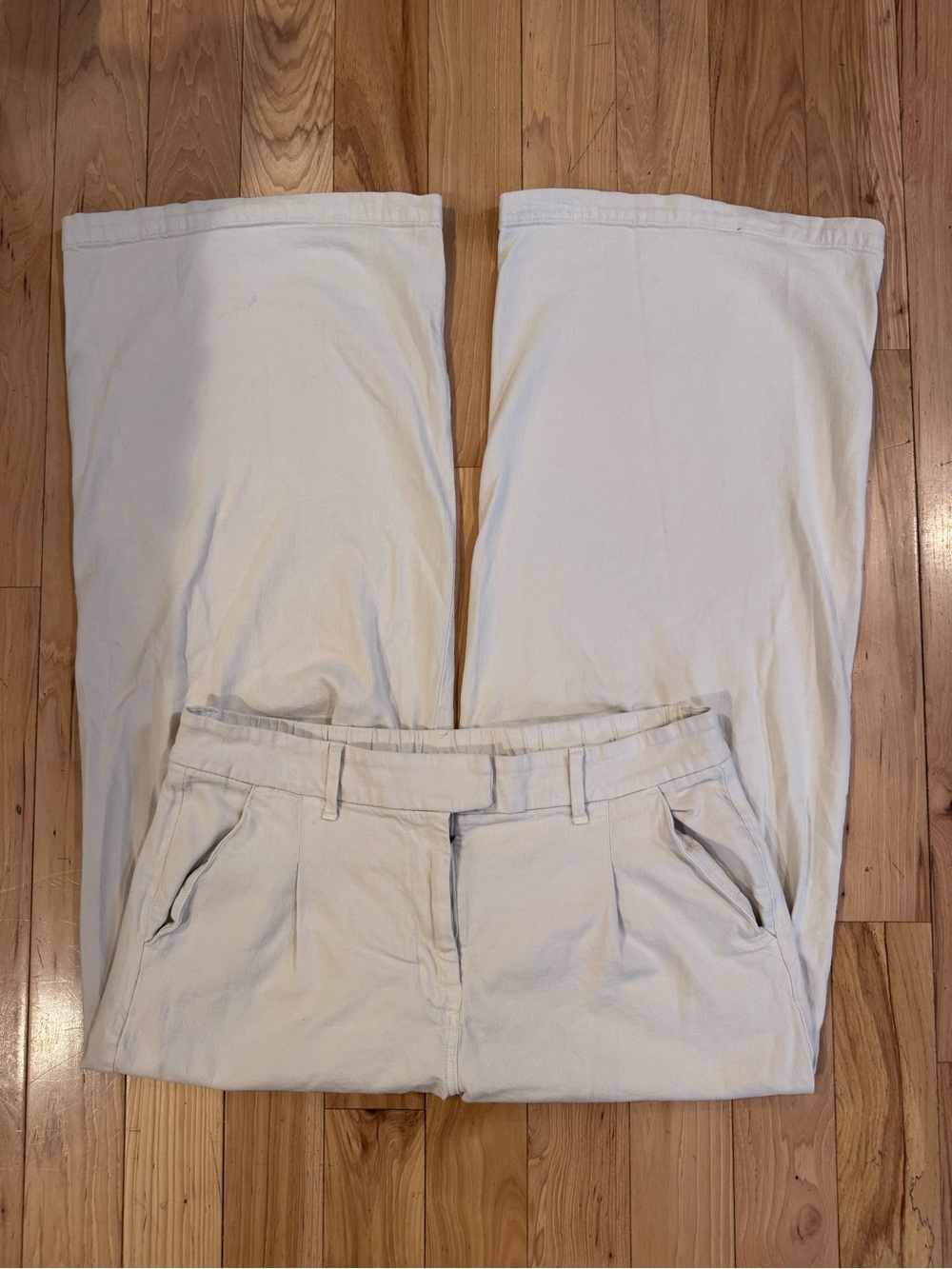 American Eagle Stretchy High Waisted Wide Leg Pants in Cream - Size 16